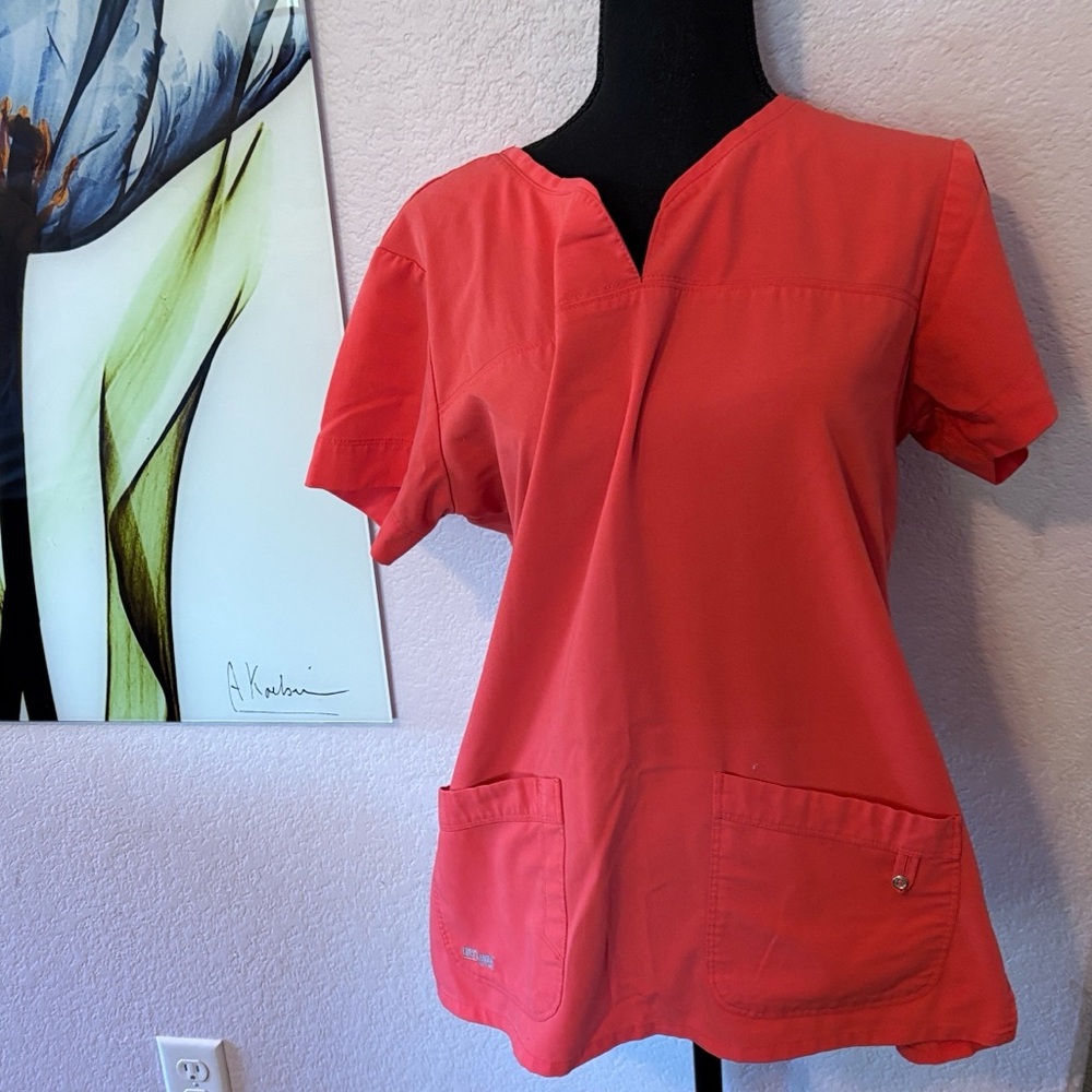 scrub top size medium has a stain